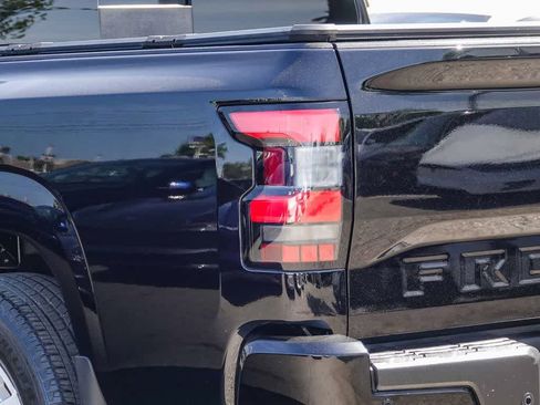 Used 2023 Nissan Frontier SV w/ SV Convenience Package RWD image 7