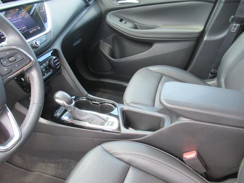 Used 2023 Buick Encore GX Essence w/ Experience Buick Package FWD image 16
