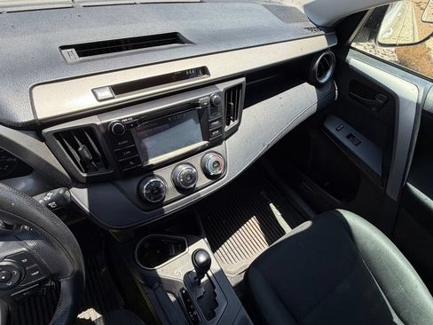 Used 2018 Toyota RAV4 LE FWD image 16