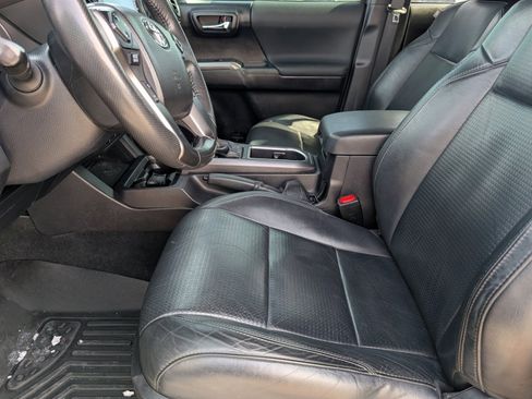 Used 2021 Toyota Tacoma TRD Off-Road w/ TRD Premium Off Road Package image 18