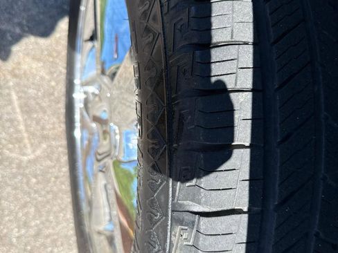 Used 2013 Chevrolet Avalanche LTZ AWD/4WD image 12