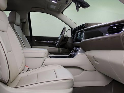 Used 2022 GMC Yukon XL Denali image 24