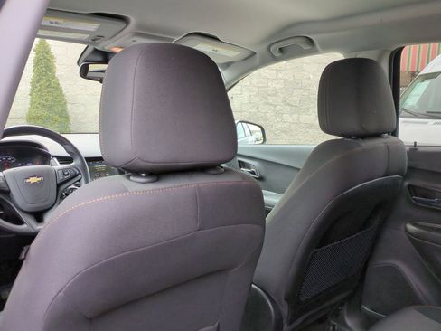 Used 2019 Chevrolet Trax LT w/ LPO, Cargo Package image 21