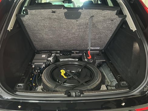 Used 2023 Volvo XC60 B5 Plus AWD/4WD image 10