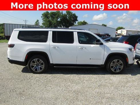 Used 2025 Jeep Wagoneer L Series II AWD/4WD image 6