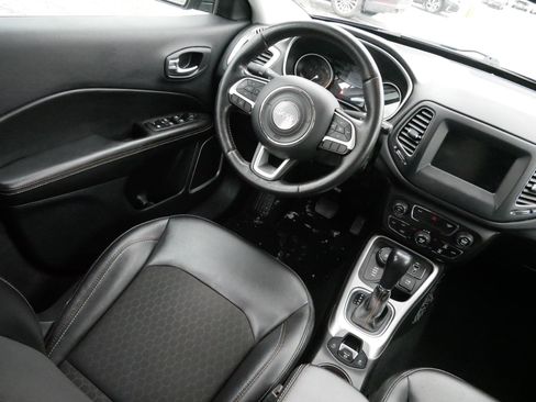 Used 2020 Jeep Compass Latitude w/ Cold Weather Group image 9