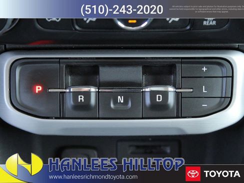 Used 2023 GMC Acadia SLT image 25