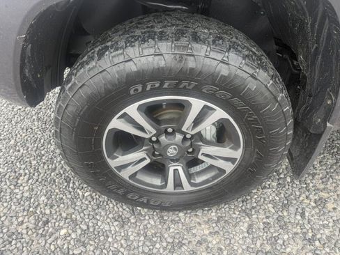 Used 2019 Toyota Tacoma TRD Sport AWD/4WD image 14