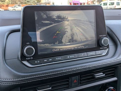 Used 2023 Nissan Rogue SV image 14