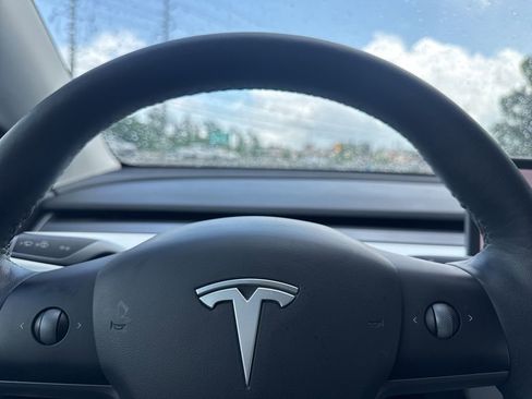 Used 2021 Tesla Model Y Long Range AWD/4WD image 20