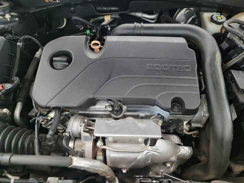 Used 2021 Chevrolet Malibu LT FWD image 30