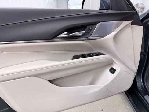 Used 2021 Cadillac CT4 Luxury w/ Sun And Sound Package RWD image 9