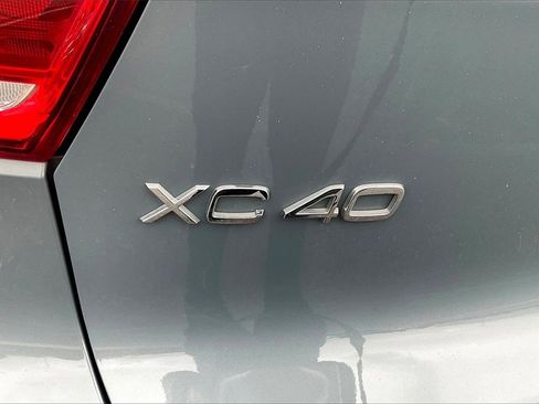 Used 2021 Volvo XC40 T5 R-Design w/ Climate Package image 32