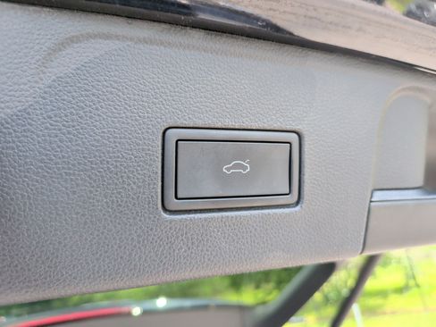Used 2023 Volkswagen Atlas SE FWD image 38