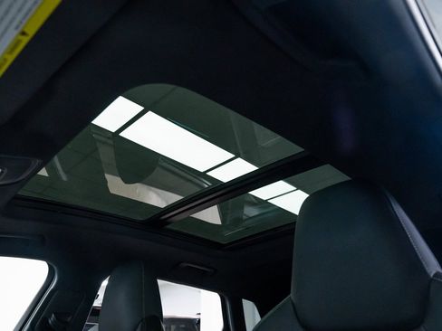 Used 2022 Audi e-tron S Prestige w/ Prestige Package image 16