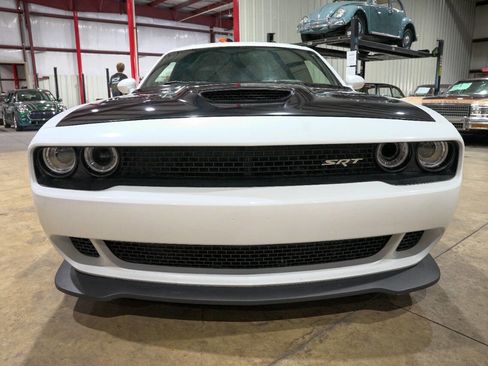 Used 2016 Dodge Challenger SRT Hellcat RWD image 13