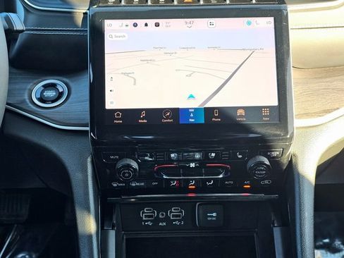 Used 2023 Jeep Grand Cherokee L Limited w/ Luxury Tech Group II image 39