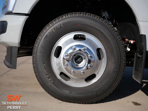 New 2026 Ford F350 Platinum w/ FX4 Off-Road Package image 13