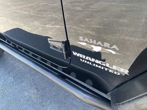 Used 2017 Jeep Wrangler Unlimited Sahara image 30