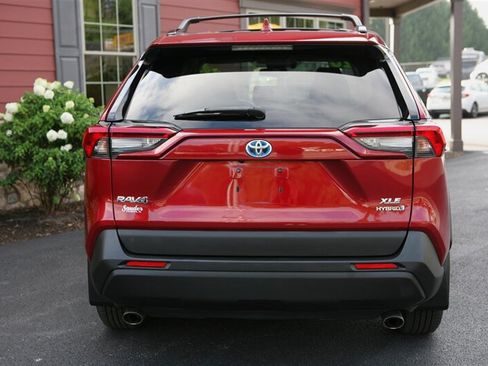 Used 2020 Toyota RAV4 XLE w/ Carpet Mat Package AWD/4WD image 6