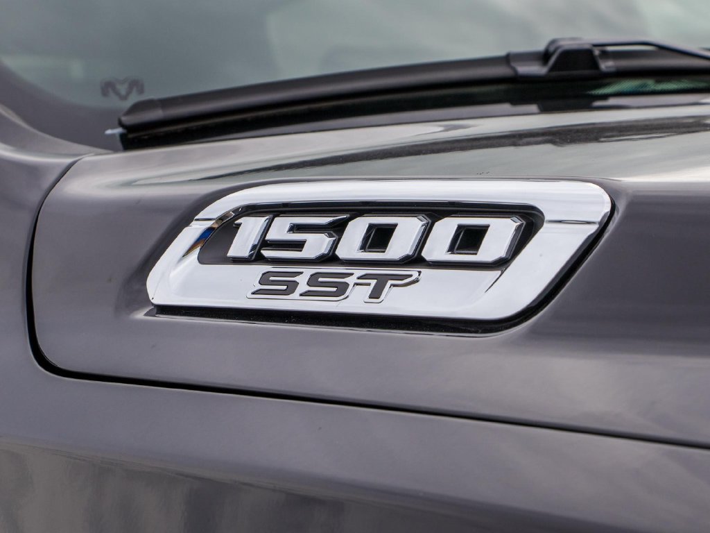 Used 2025 RAM 1500 Big Horn AWD/4WD image 4