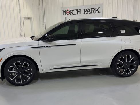 New 2026 Lincoln Nautilus Reserve AWD/4WD image 6