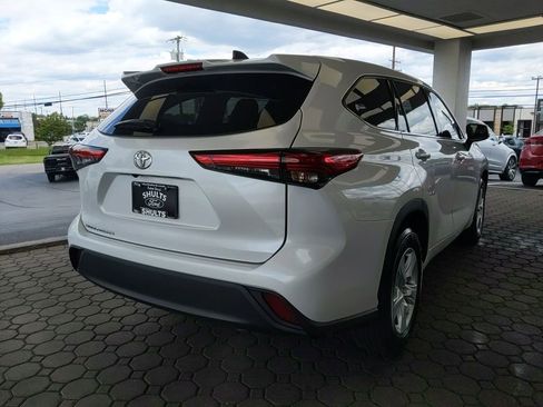 Used 2022 Toyota Highlander L FWD image 6