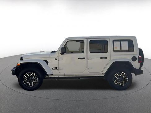 Used 2025 Jeep Wrangler Unlimited Sahara AWD/4WD image 9