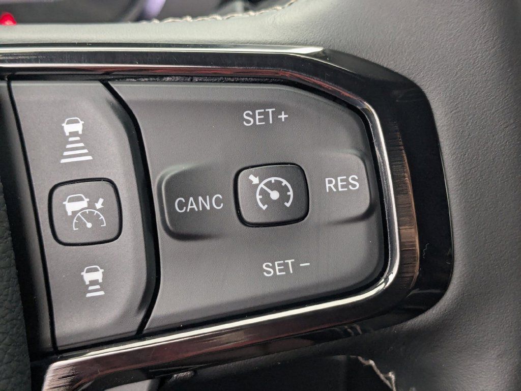 Used 2026 RAM 2500 Limited AWD/4WD image 14