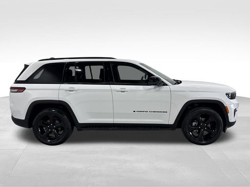 Used 2024 Jeep Grand Cherokee Limited w/ Luxury Tech Group II AWD/4WD image 19