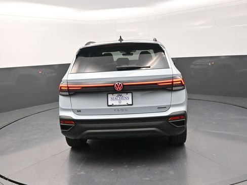 New 2026 Volkswagen Taos SE image 7