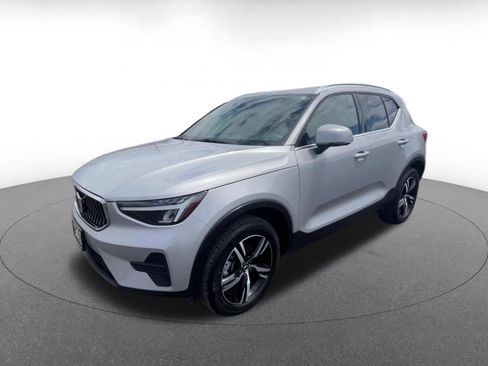Used 2024 Volvo XC40 B5 Core AWD/4WD image 8
