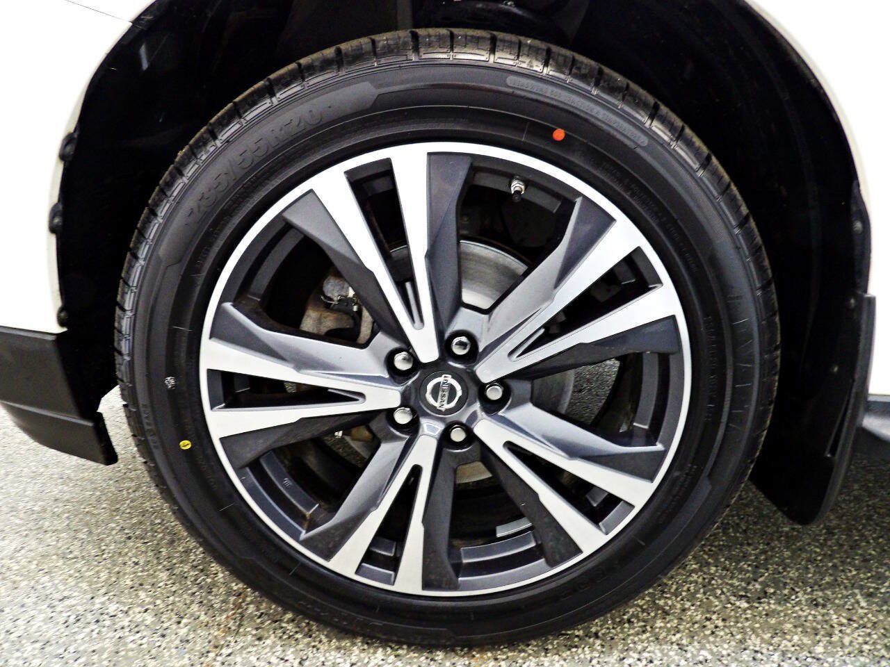 Used 2017 Nissan Pathfinder Platinum AWD/4WD image 22