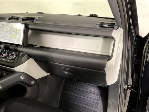 Used 2023 Land Rover Defender 110 X-Dynamic SE image 16