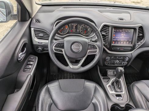 Certified 2018 Jeep Cherokee Latitude Plus FWD image 14