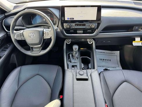 Used 2026 Toyota Grand Highlander XLE image 14