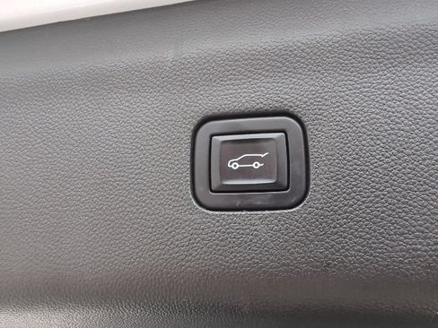 Used 2022 Buick Enclave Avenir w/ Avenir Technology Package AWD/4WD image 40