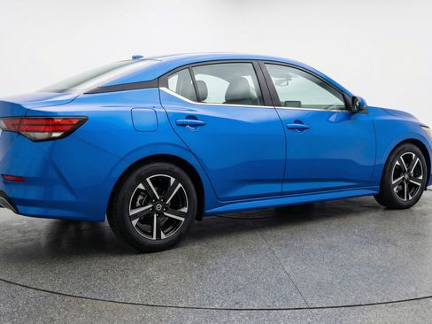 Used 2025 Nissan Sentra SV FWD image 9