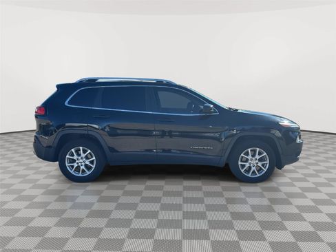 Used 2017 Jeep Cherokee Latitude w/ Trailer Tow Group AWD/4WD image 27