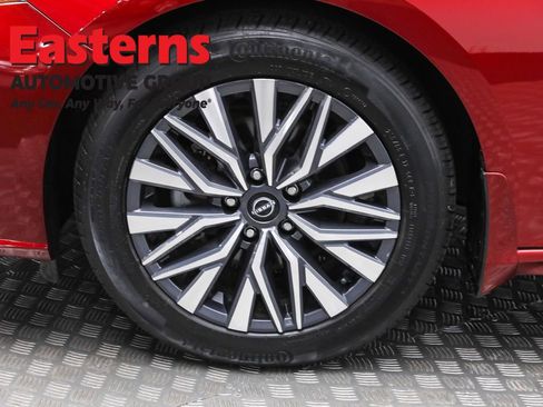 Used 2023 Nissan Altima 2.5 SV w/ SV Premium Package image 32