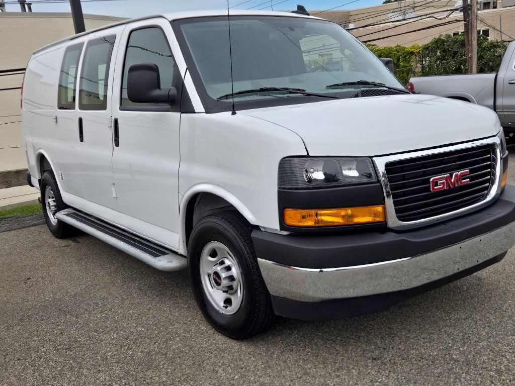 Used 2025 GMC Savana 2500 w/ Driver Convenience Package RWD image 3