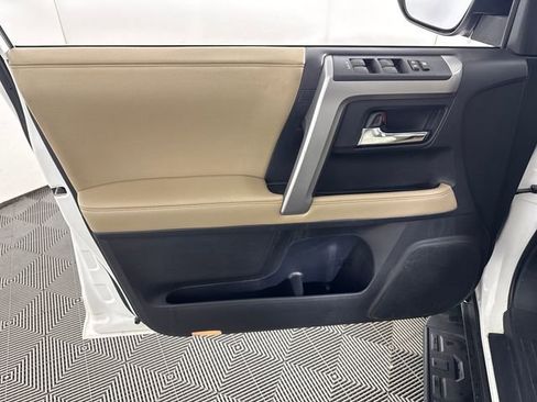 Used 2018 Toyota 4Runner SR5 Premium AWD/4WD image 28