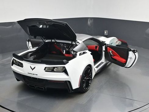 Used 2016 Chevrolet Corvette Z06 w/ 3LZ Preferred Equipment Group RWD image 29