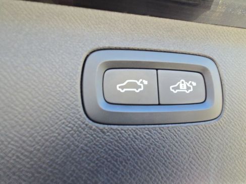 Used 2023 Volvo XC90 T8 Core image 23