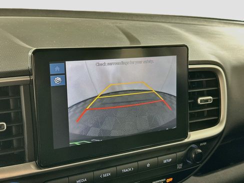 Used 2025 Hyundai Venue SEL FWD image 22