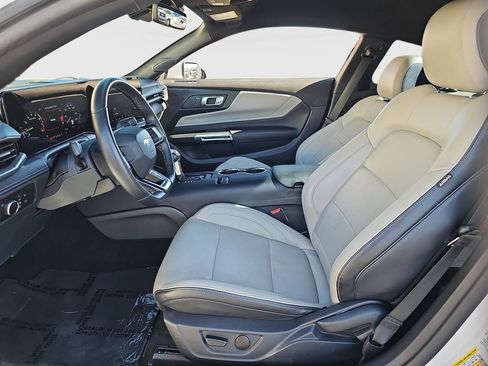 Used 2025 Ford Mustang Premium RWD image 17