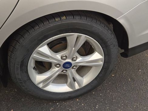 Used 2014 Ford Focus SE FWD image 11