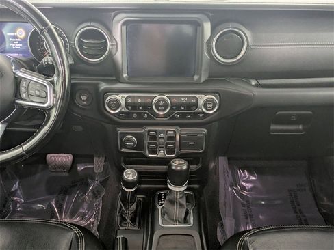 Used 2020 Jeep Wrangler Unlimited Sahara image 24