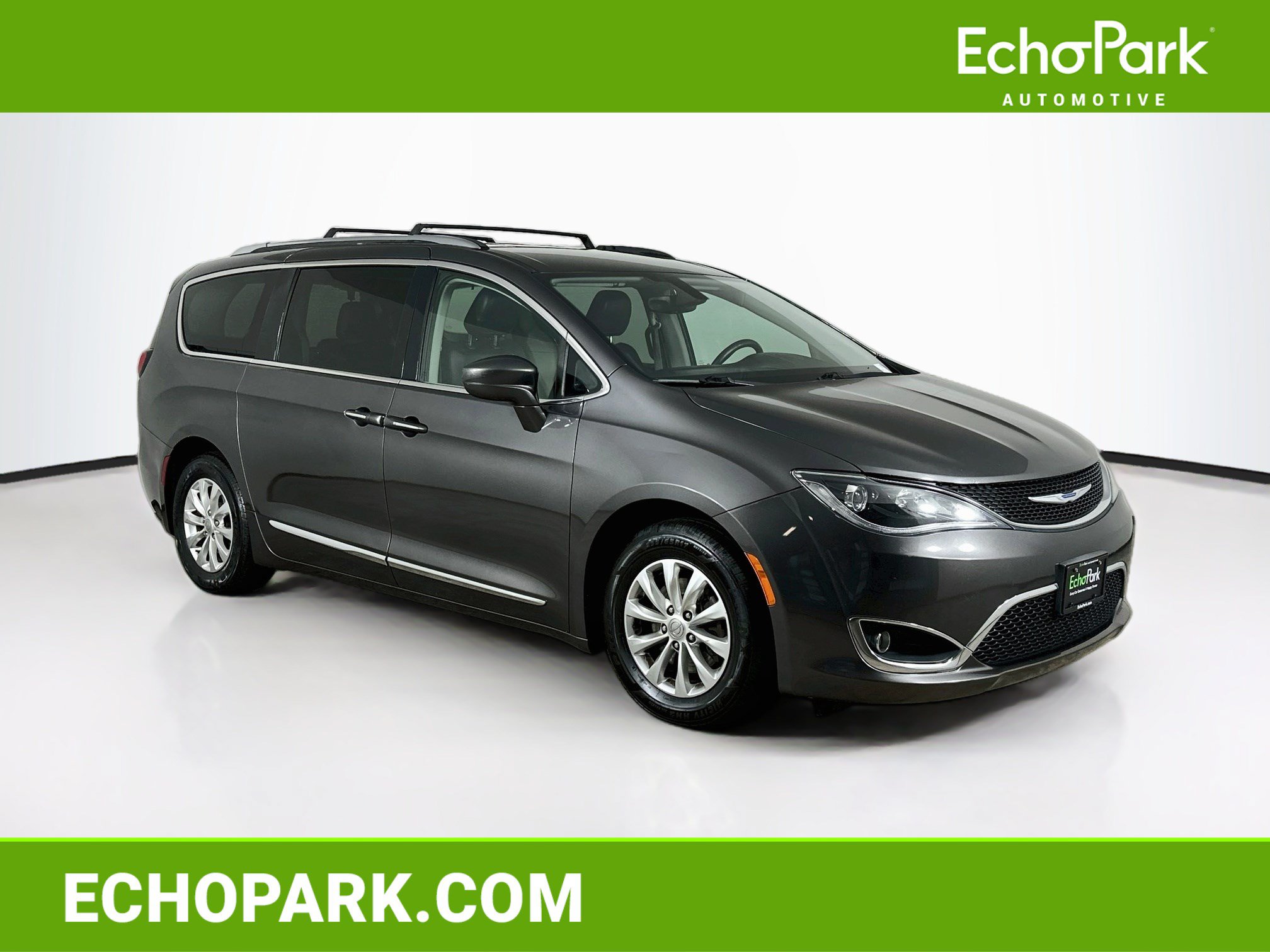 Used 2018 Chrysler Pacifica Touring-L FWD image 1
