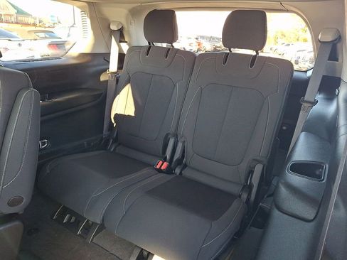 Used 2023 Jeep Grand Cherokee L Laredo image 10